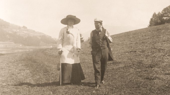 Alma und Gustav Mahler bei Toblach. Unbekannter Fotograf.