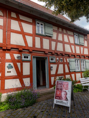 Eingang zum Büchnerhaus in Goddelau.