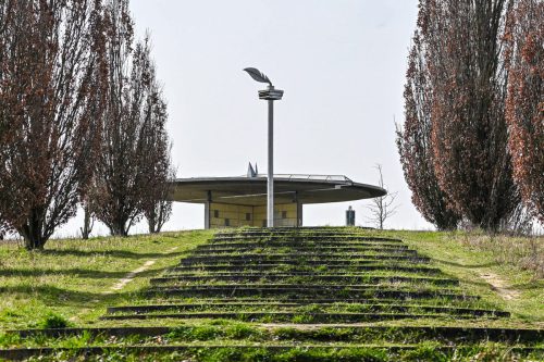 Ganz oben auf dem Hügel